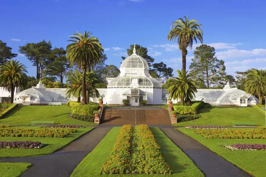 Außenansicht des San Francisco Conservatory of Flowers.