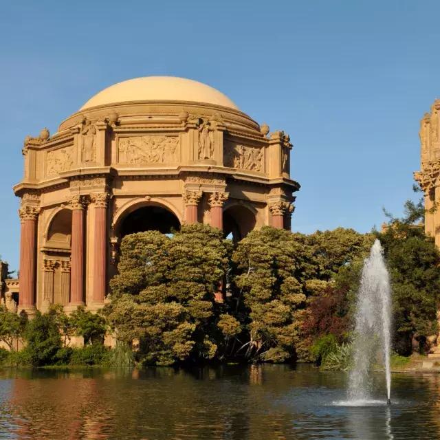 Exterior of the Palace of Fine Arts, with its lake and water fountain.